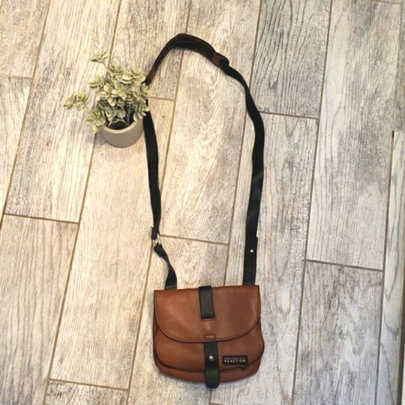 Kenneth Cole Reaction Leather Crossbody Bag - Picture 1 of 4
